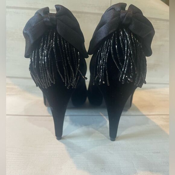 Stuart Weitzman Black Heels with Cute Bow Fringe Spain Leather Sole sz 8 women’s - Picture 10 of 15